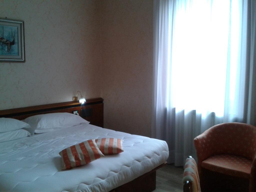 Hotel Villa Delle Ortensie Sant'Omobono Imagna Room photo