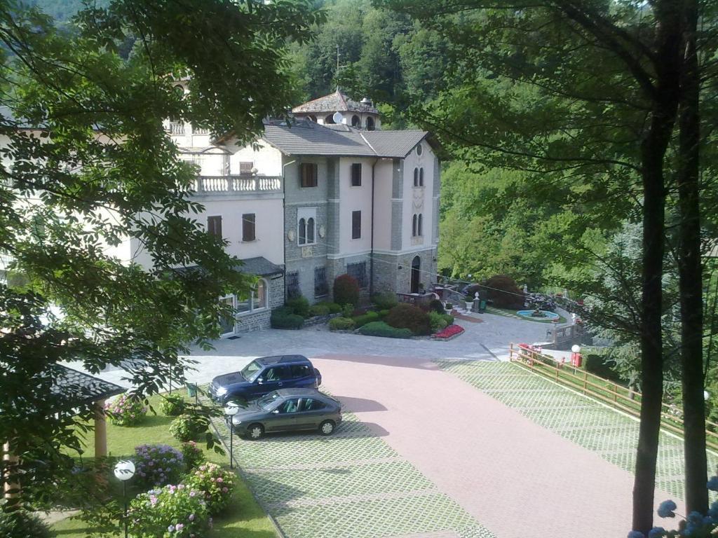 Hotel Villa Delle Ortensie Sant'Omobono Imagna Exterior photo